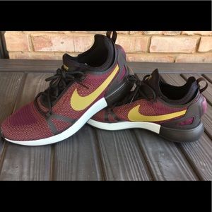 Nike Dual Racer in maroon & gold